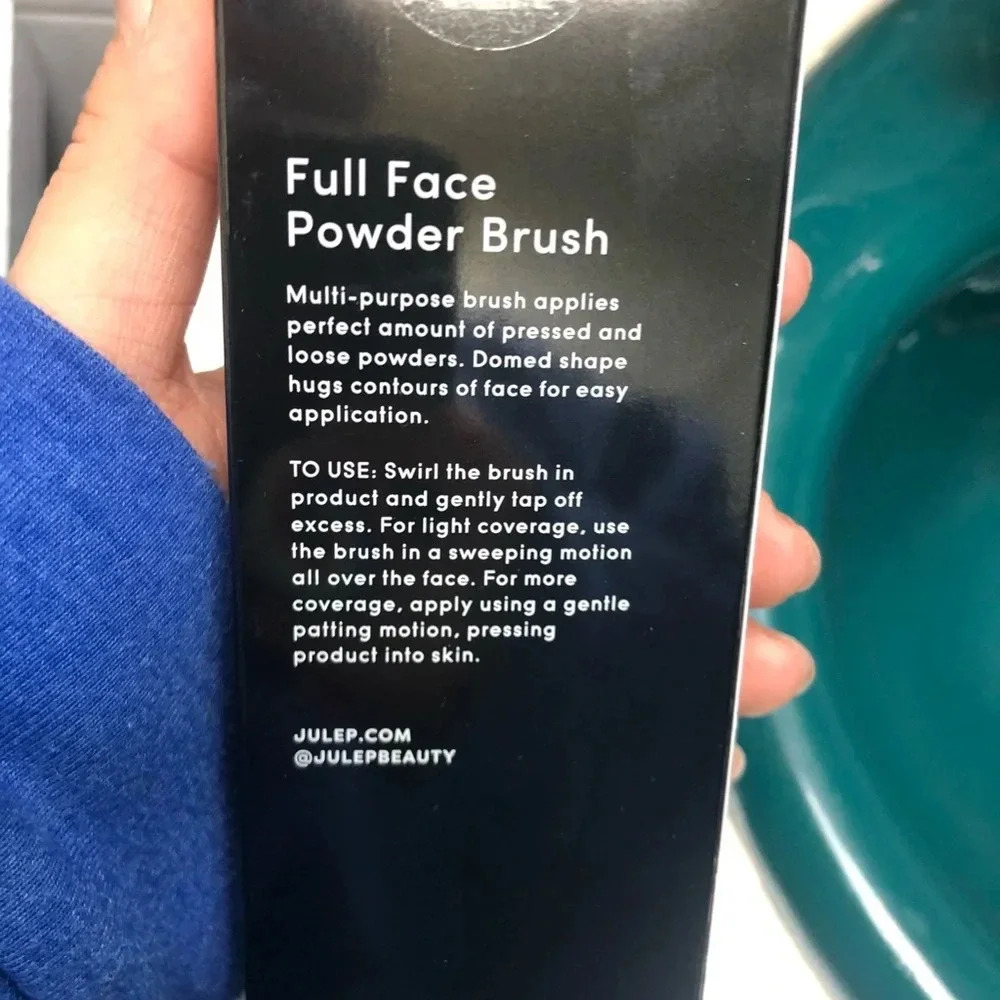 NIB JULEP FULL FACE POWDER BRUSH